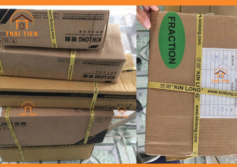 Kiểm tra tem nh&atilde;n v&agrave; m&atilde; vạch tr&ecirc;n th&ugrave;ng carton phụ kiện cửa nh&ocirc;m Kinlong chuẩn