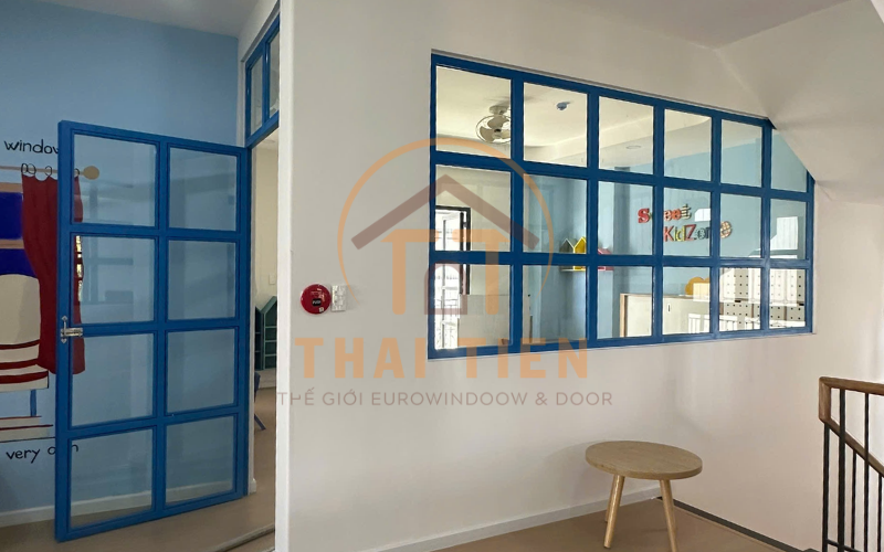 V&aacute;ch nh&ocirc;m k&iacute;nh cố định