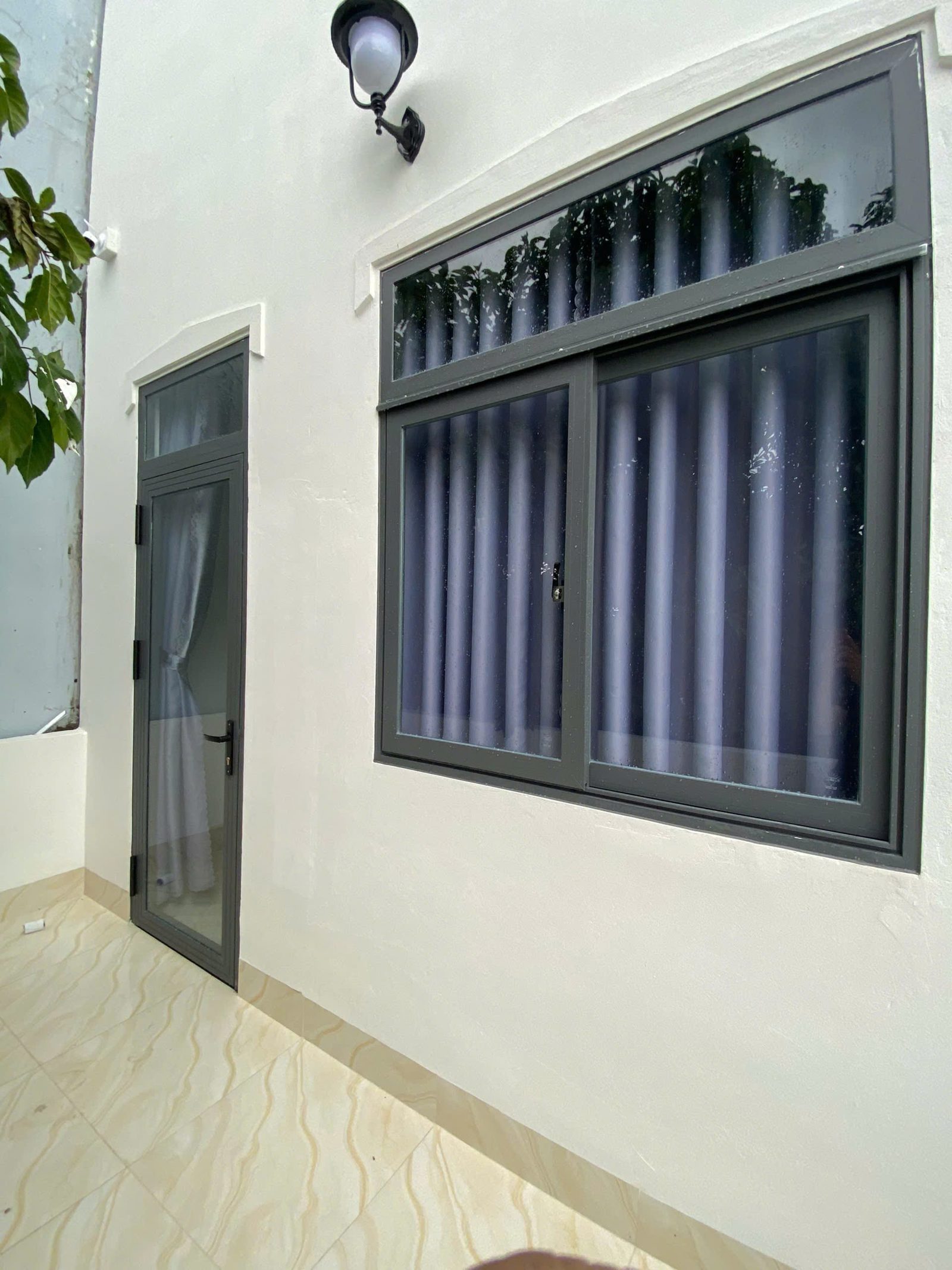 Thi công cửa sổ mở lùa 2 cánh Vintadoor Thái Tiến