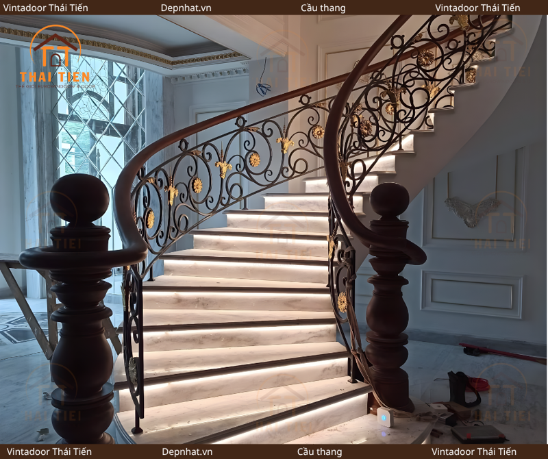 Cầu thang kính kết hợp đèn LED