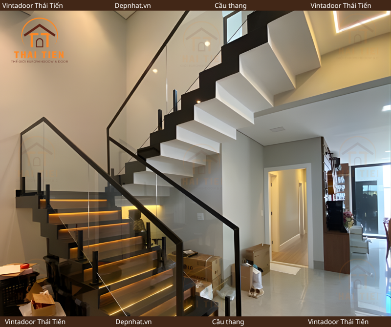 Cầu thang kính kết hợp đèn LED