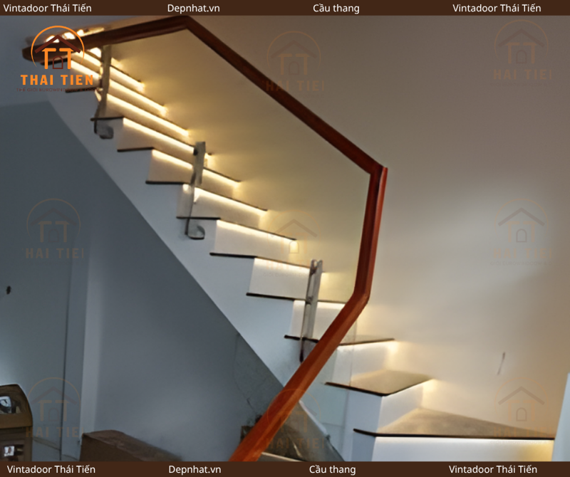 Cầu thang kính kết hợp đèn LED