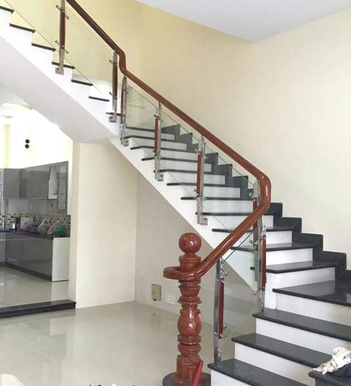 Cầu thang kính trụ ngắn 