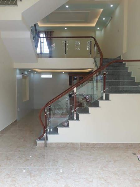 Cầu thang nhôm kính khung sắt hộp