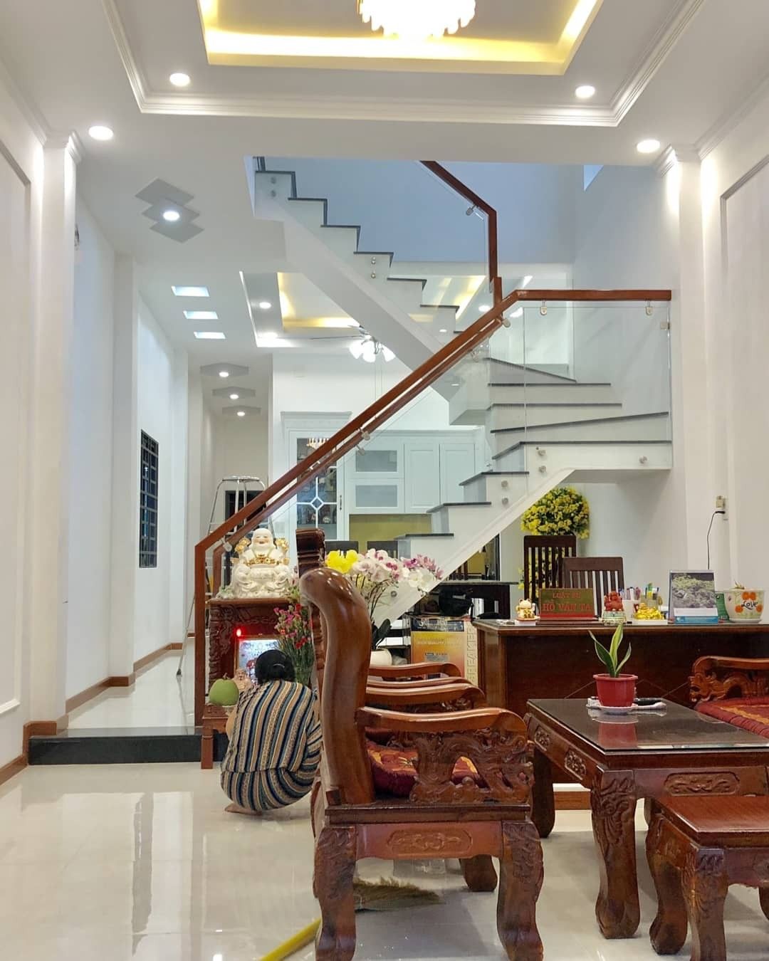 Cầu thang nhôm kính khung sắt hộp