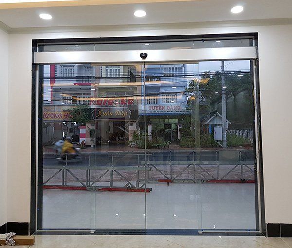 Cửa nhôm kính trượt tự động