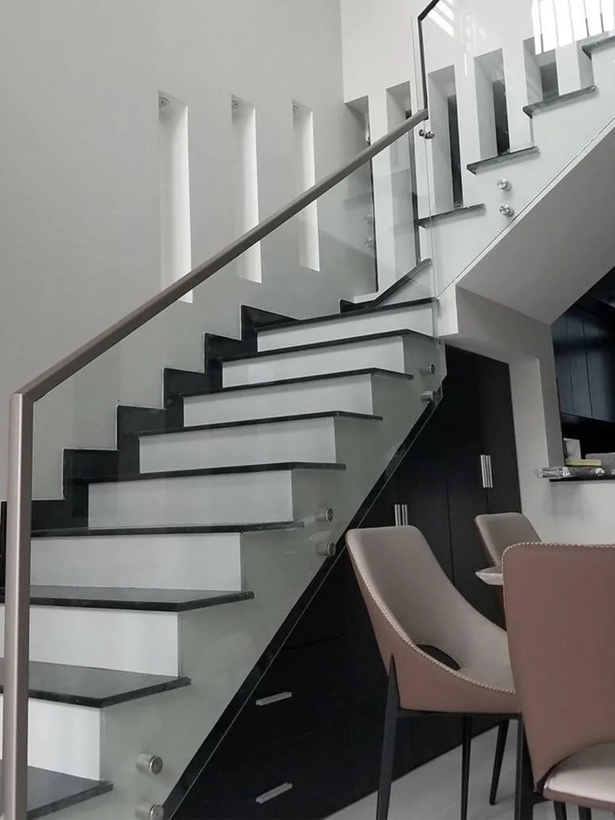 Lan can kính tay vịn nhôm