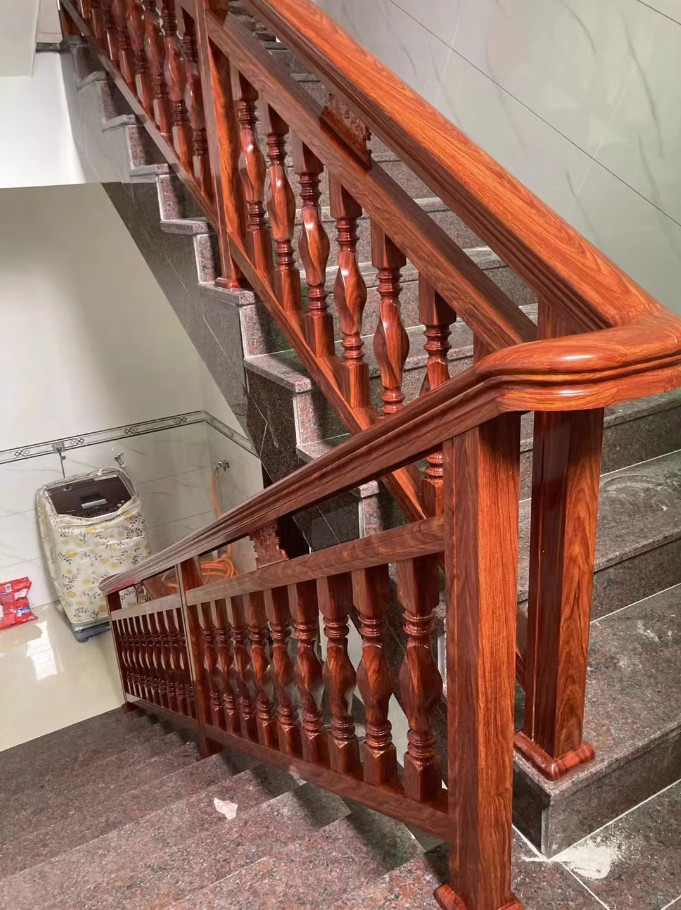 Lan can nhôm kính tay vịn gỗ