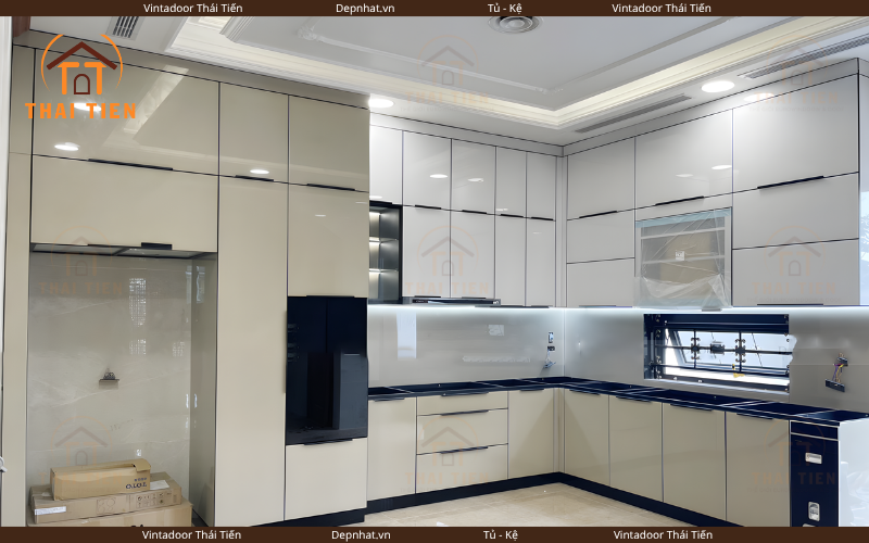 Tủ bếp cánh kính cường lực
