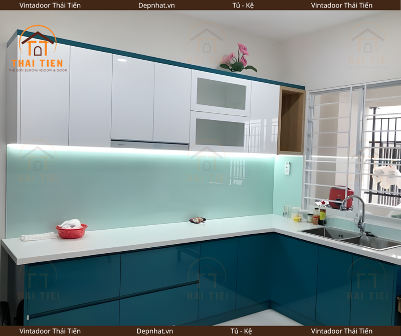 Tủ bếp cánh kính cường lực