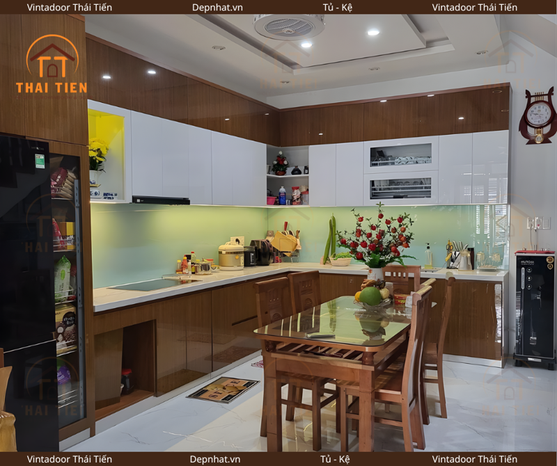 Tủ bếp cánh kính cường lực