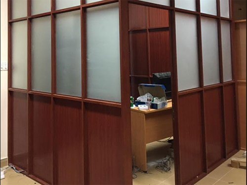 Vách nhôm kính giả gỗ