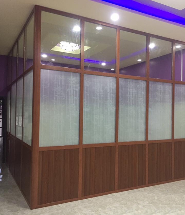 Vách nhôm kính giả gỗ