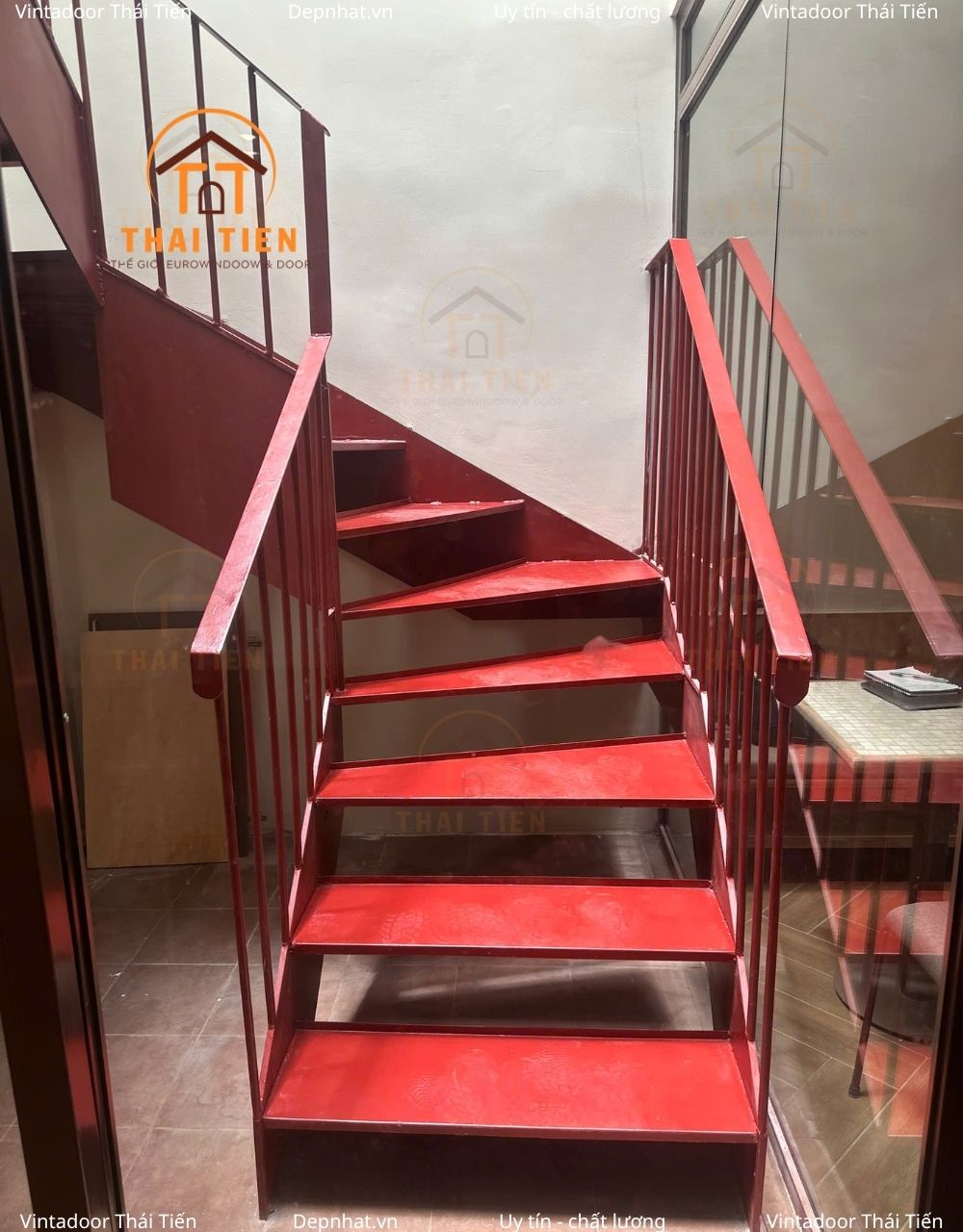 Cầu thang sắt tại công trình hẻm Bà Trưng
